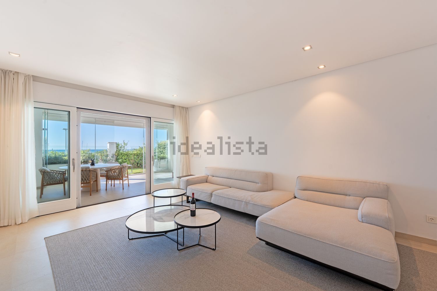 Apartamento em primeira linha de praia em Estepona — Sala