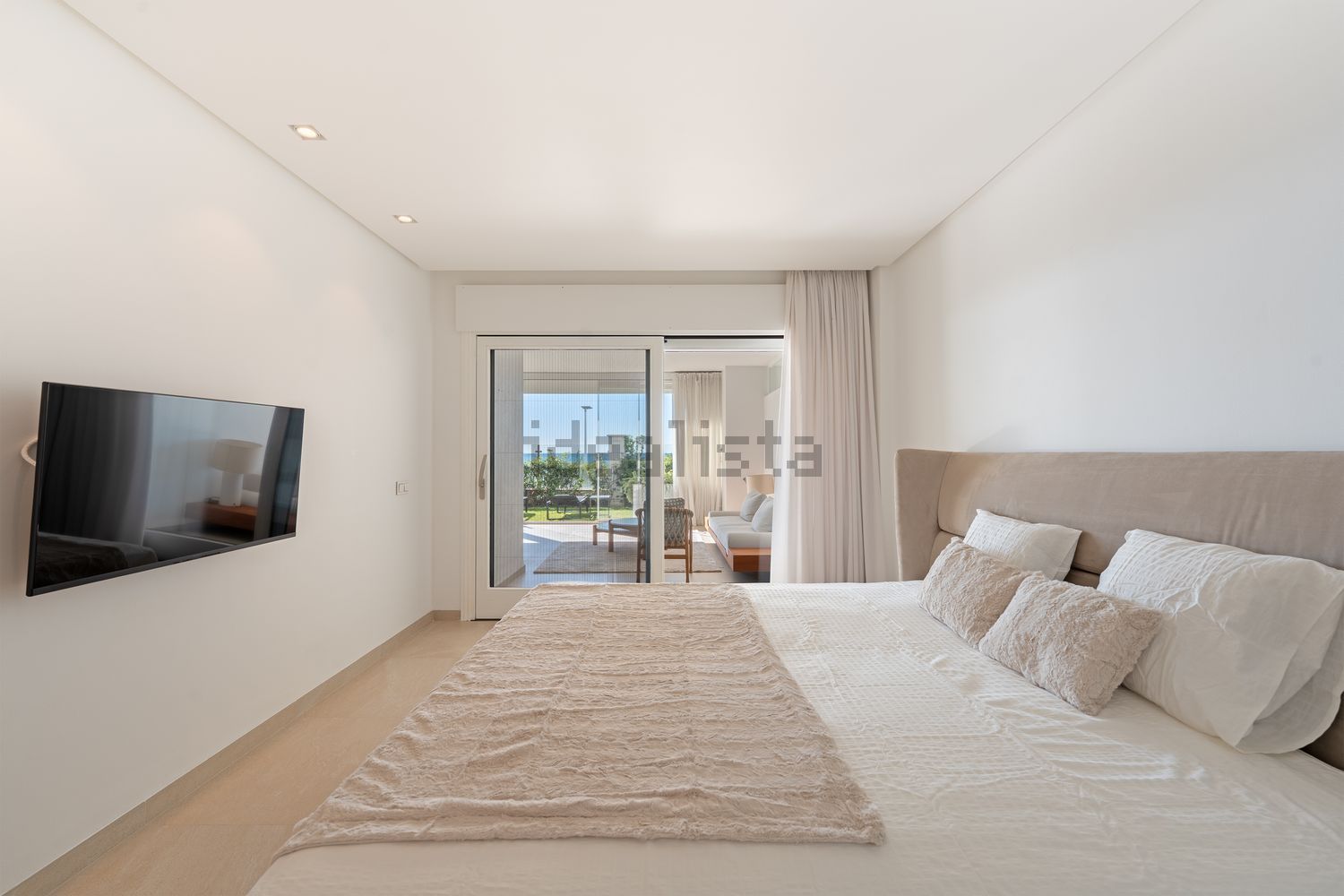 Apartamento em primeira linha de praia em Estepona — Quarto