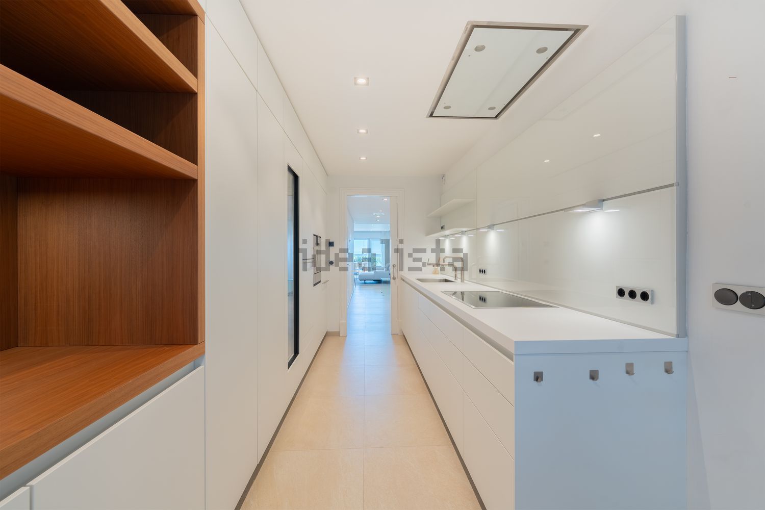 Apartamento em primeira linha de praia em Estepona — Cozinha
