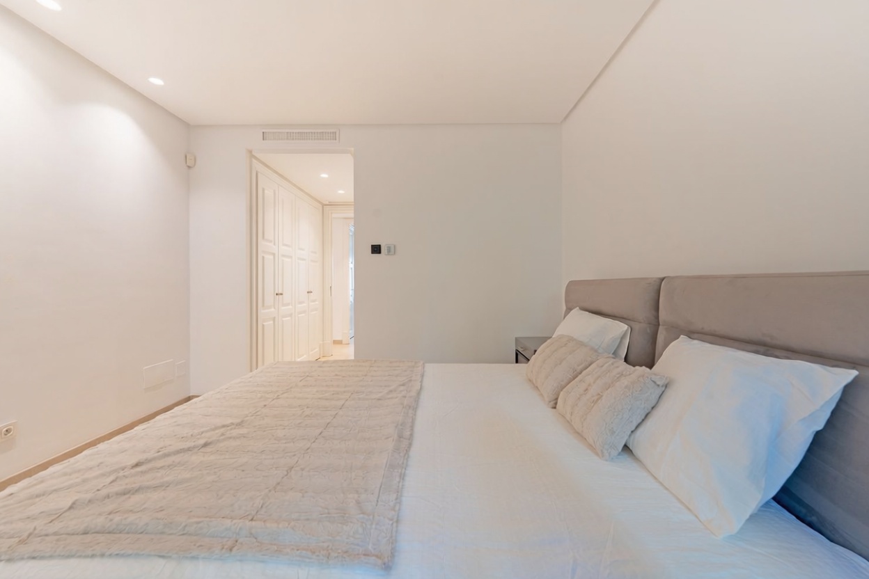 Wohnung in erste Strandlinie in Estepona — Schlafzimmer