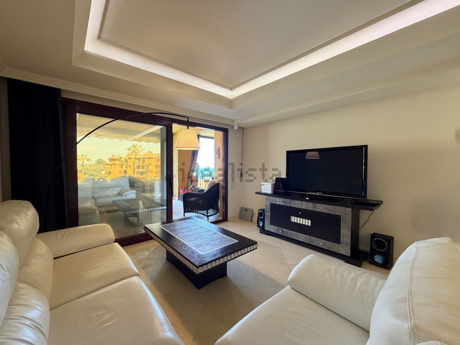 Casa com acesso direto à praia em Estepona — Sala
