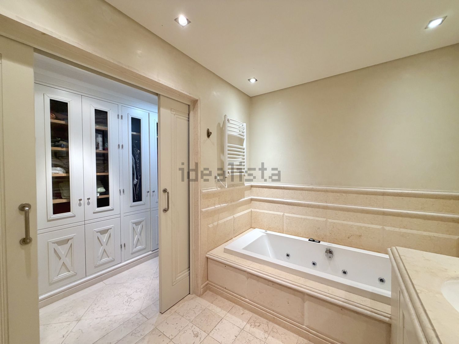 Casa com acesso direto à praia em Estepona — Casa banho