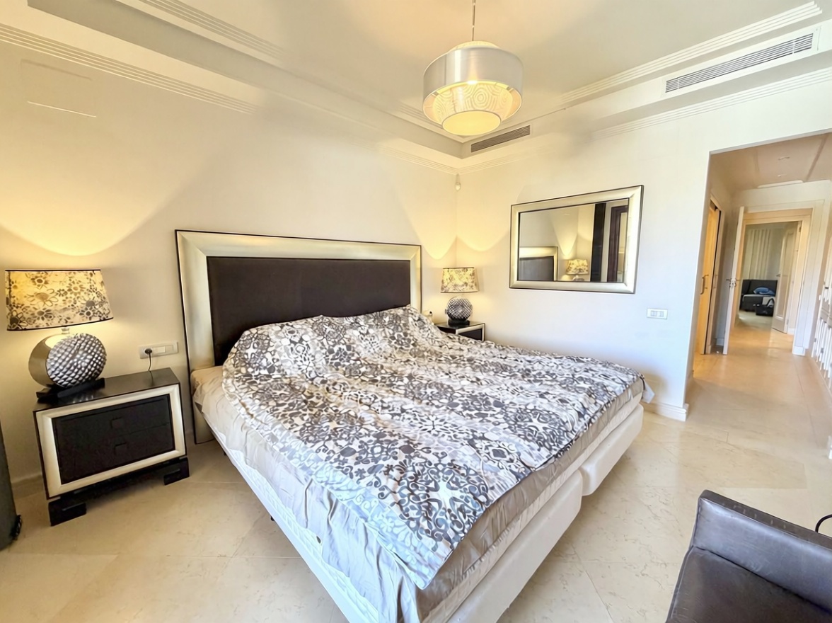 Casa con acceso directo a playa en Estepona — Dormitorio