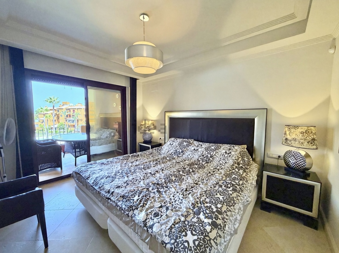Casa con acceso directo a playa en Estepona — Dormitorio