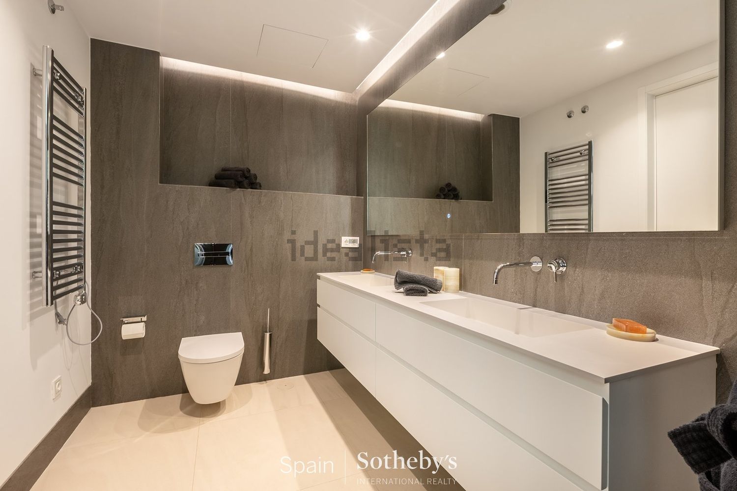 Apartamento em primeira linha de praia em Estepona — Casa banho