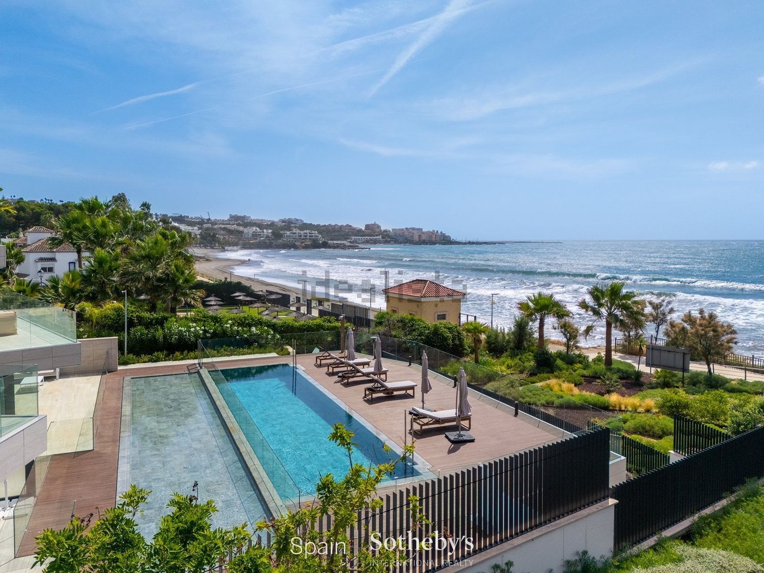 Apartamento em primeira linha de praia em Estepona — Vista mar