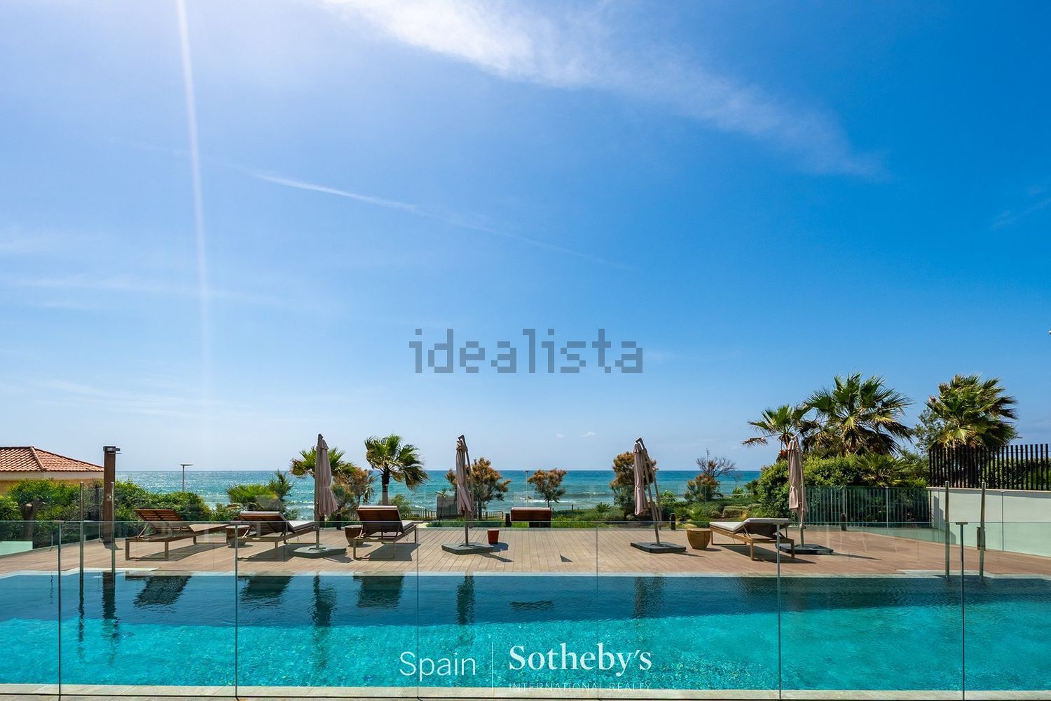 Квартира первая линия пляжа в Estepona