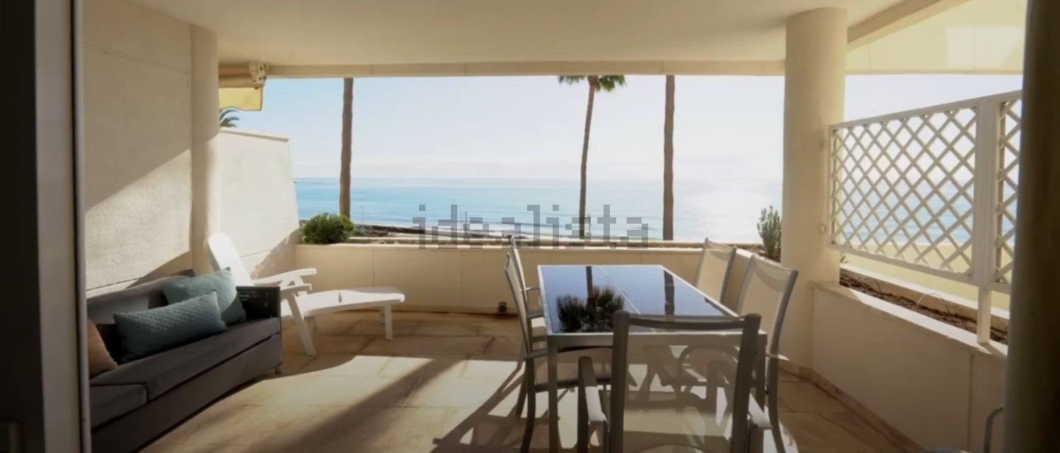Apartamento em primeira linha de praia em Estepona