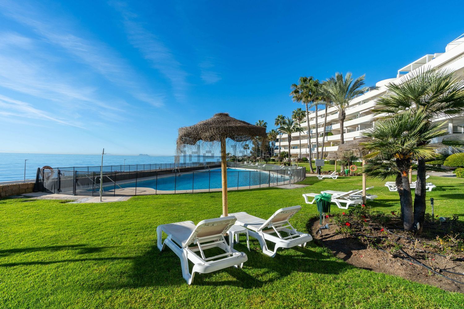 Квартира первая линия пляжа в Estepona — Бассейн