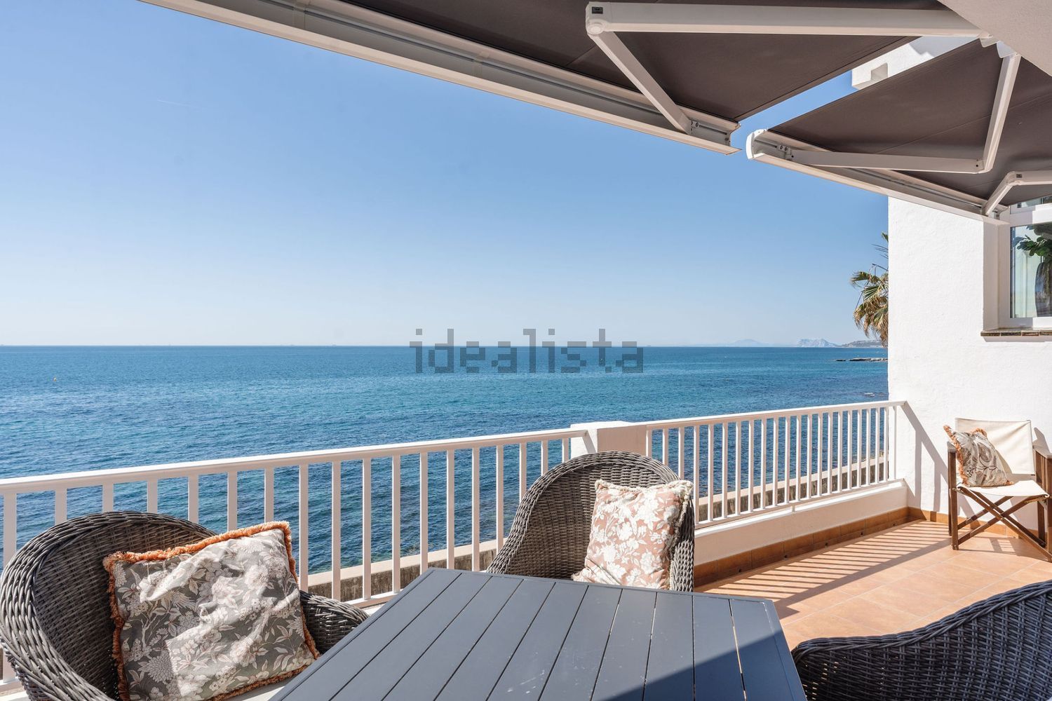 Duplex em primeira linha de praia em Estepona
