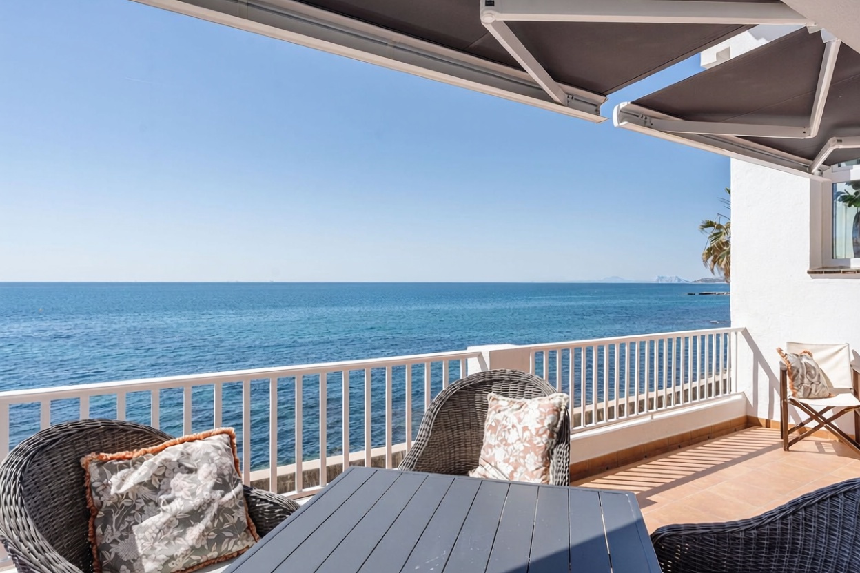 Duplex en première ligne de plage à Estepona