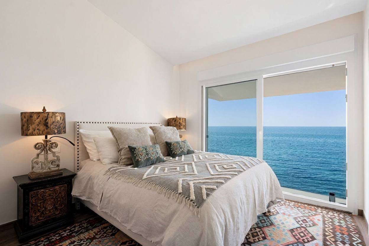 Dúplex en primera línea de playa en Estepona — Dormitorio