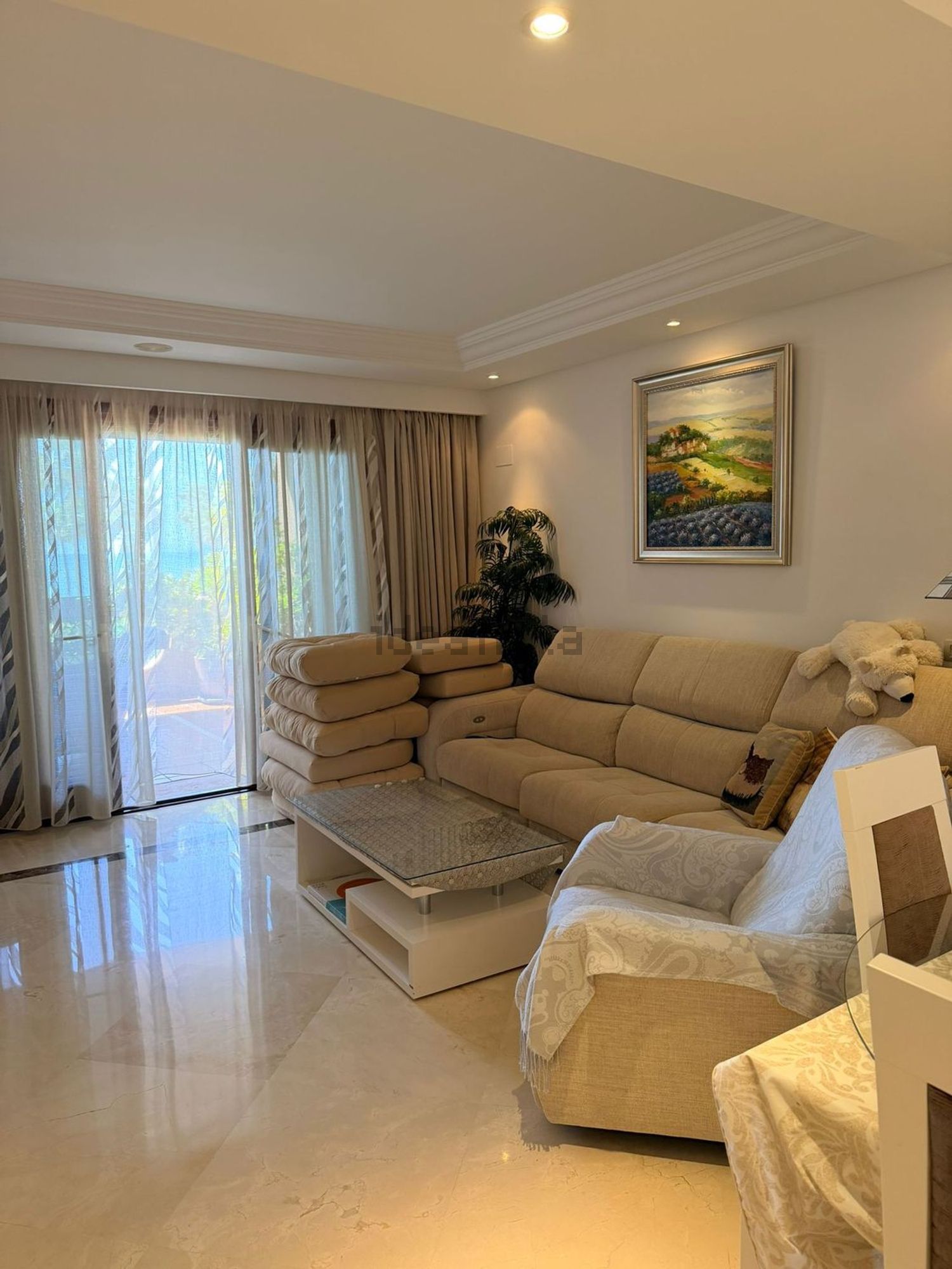 Apartamento em primeira linha de praia em Estepona — Sala