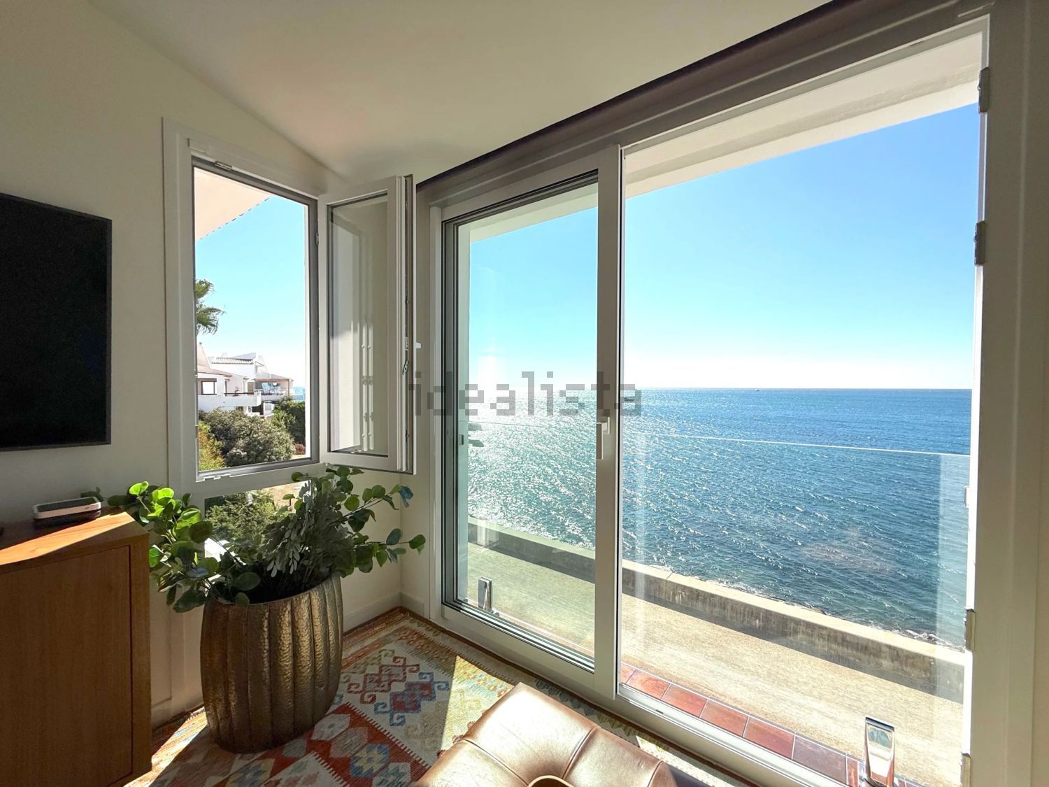 Duplex em primeira linha de praia em Estepona — Vista mar
