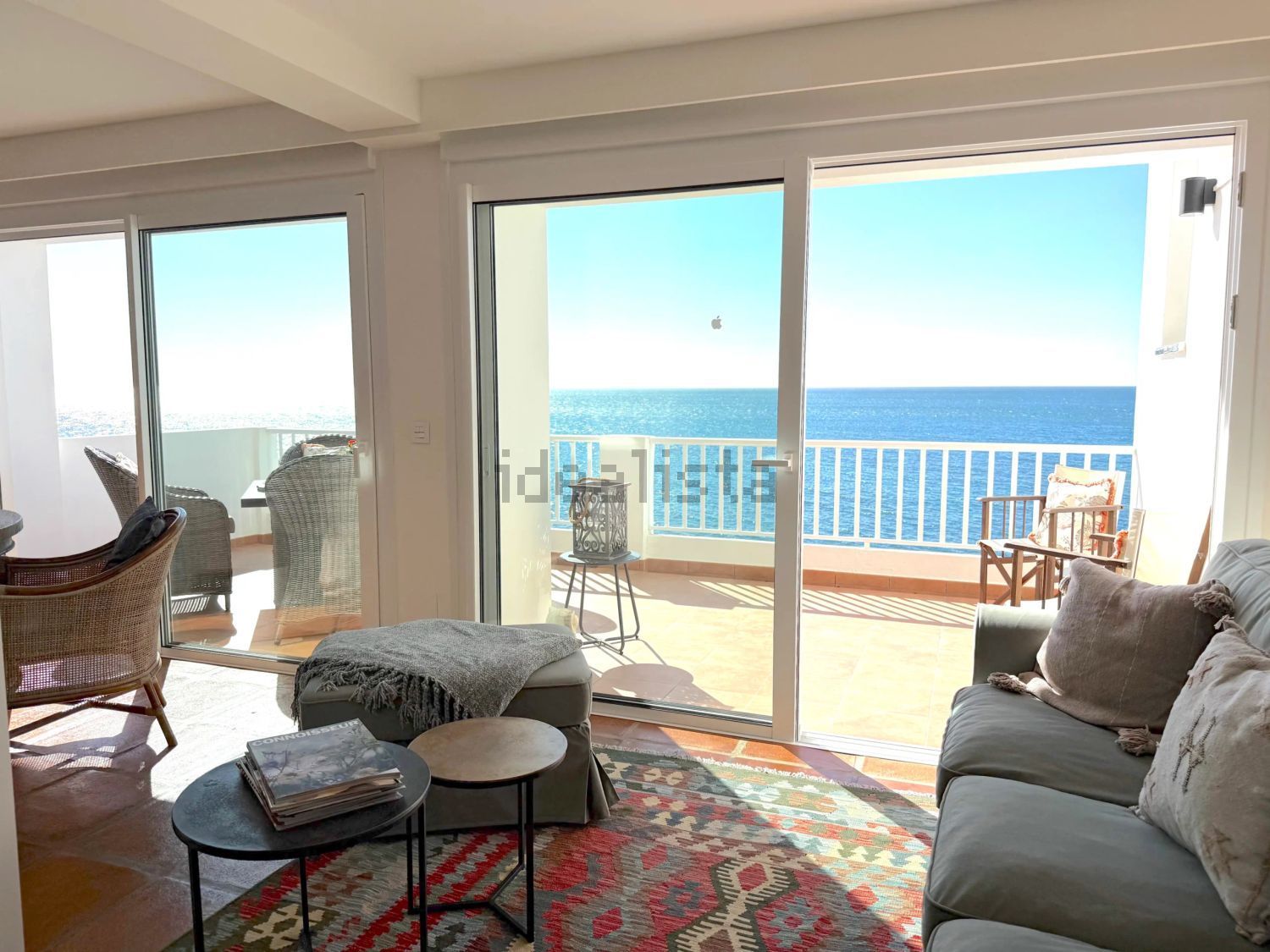 Duplex em primeira linha de praia em Estepona — Sala