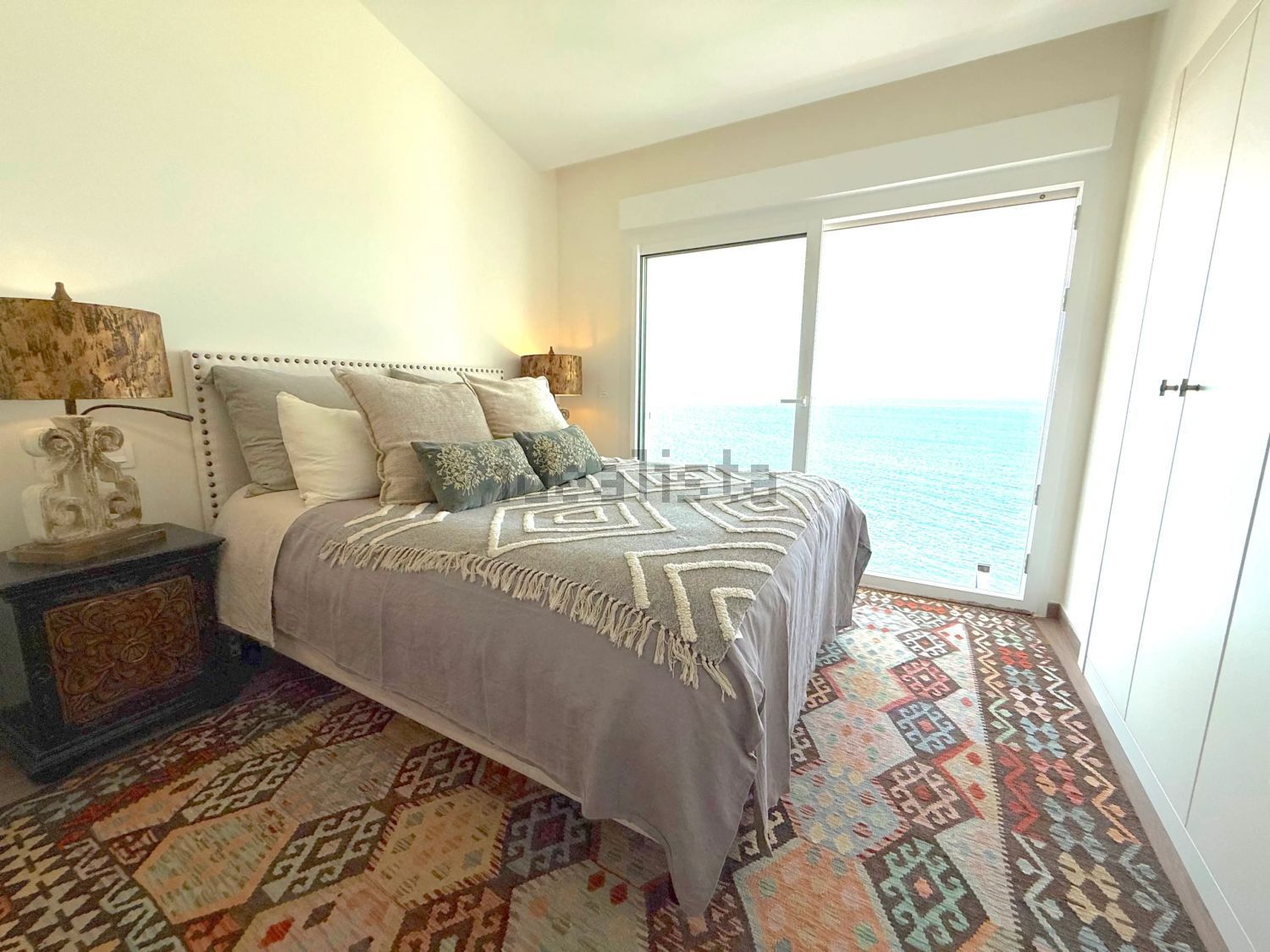 Duplex em primeira linha de praia em Estepona — Quarto