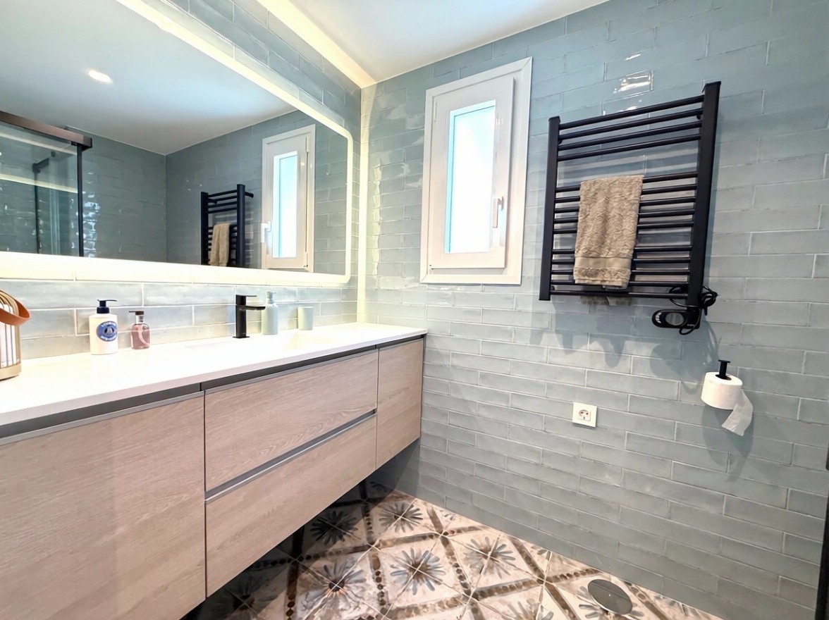 Beachfront duplex in Estepona — Bathroom