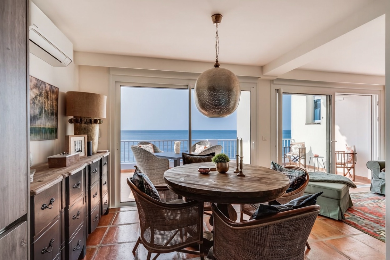 Beachfront duplex in Estepona — Sea view