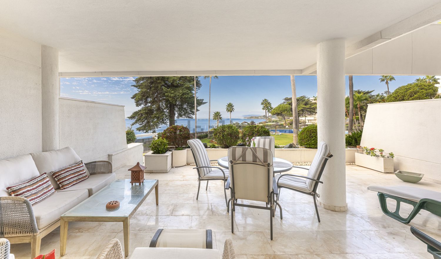 Apartamento em primeira linha de praia em Estepona
