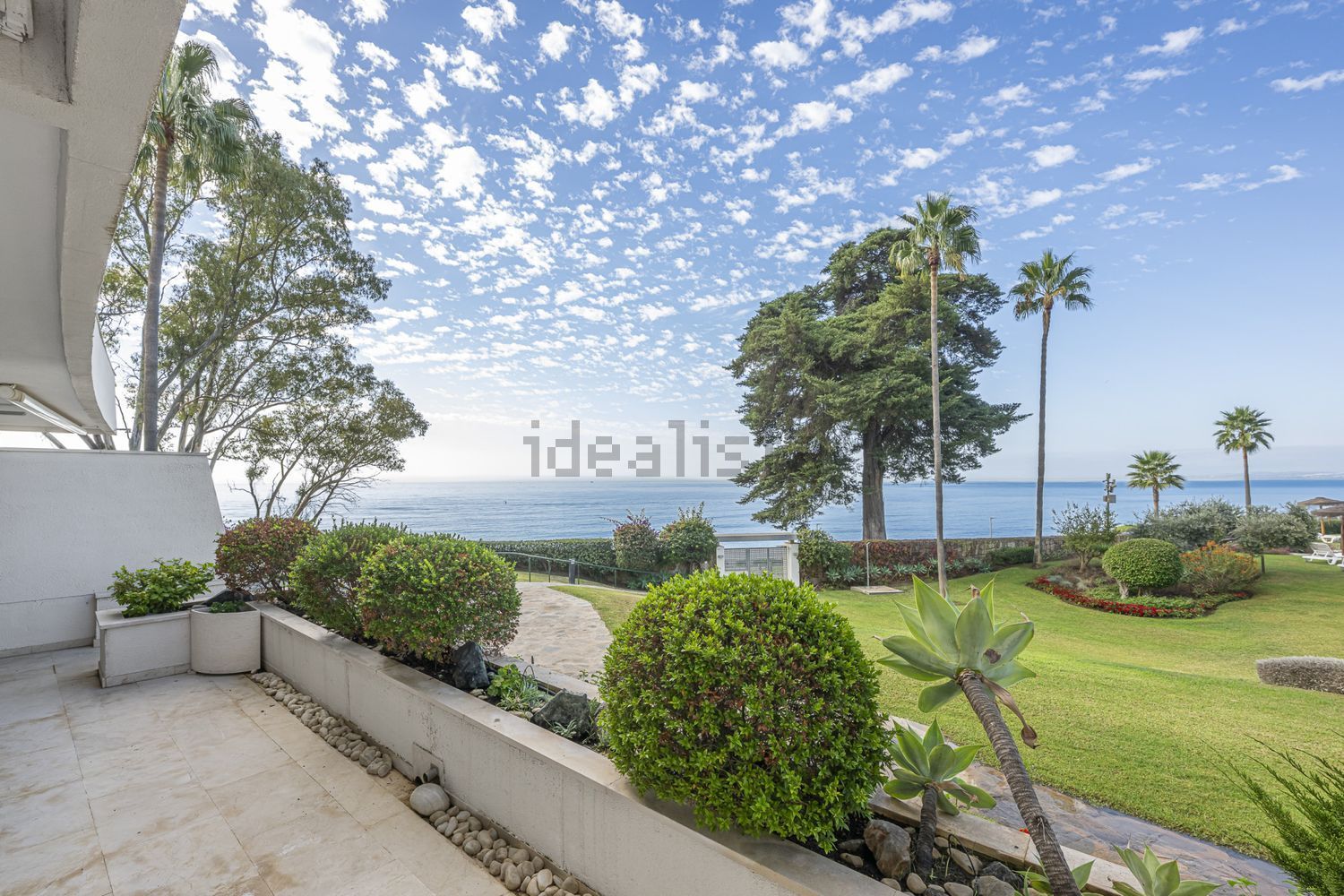 Apartamento em primeira linha de praia em Estepona — Vista mar