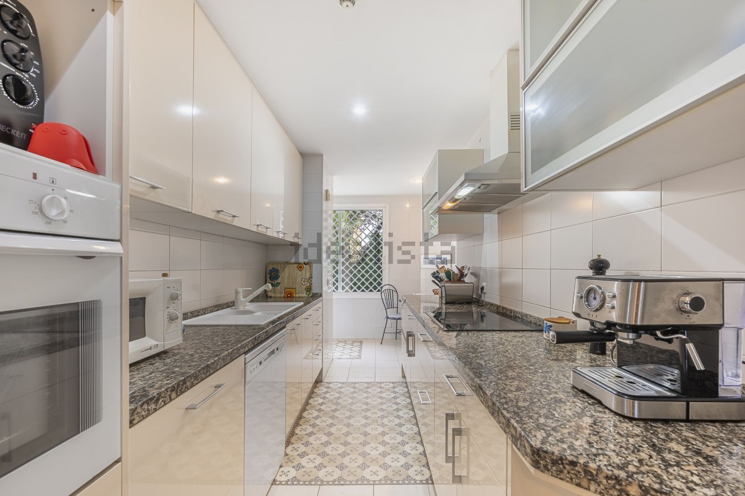 Apartamento em primeira linha de praia em Estepona — Cozinha