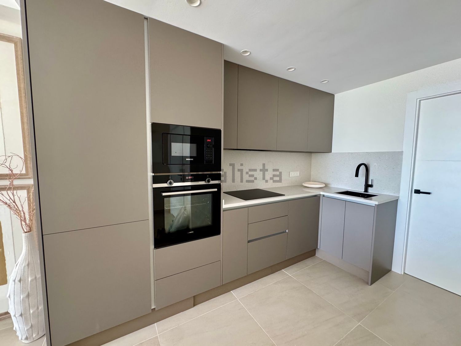 Apartamento em primeira linha de praia em Estepona — Cozinha