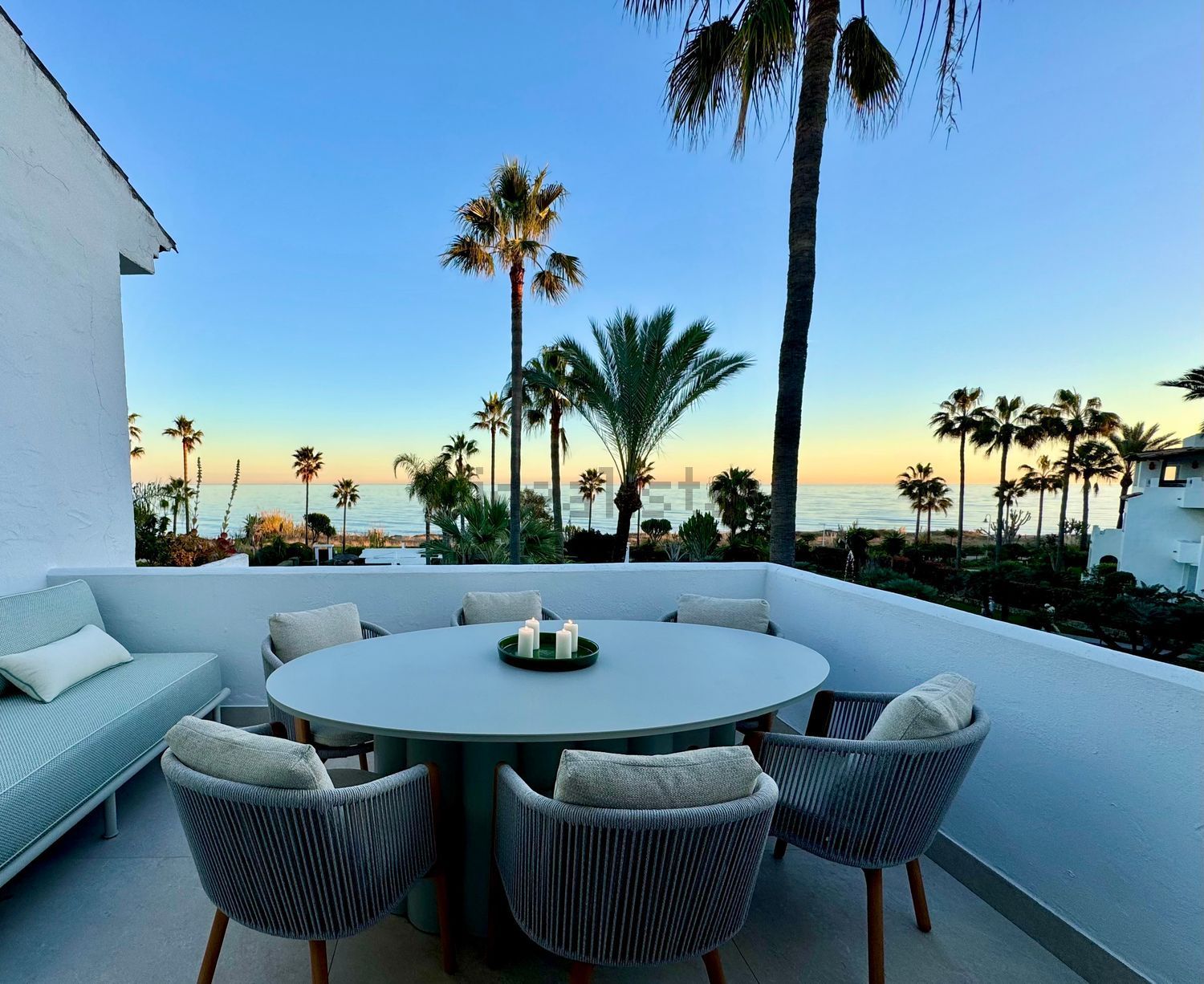 Apartamento em primeira linha de praia em Estepona — Terraço mar