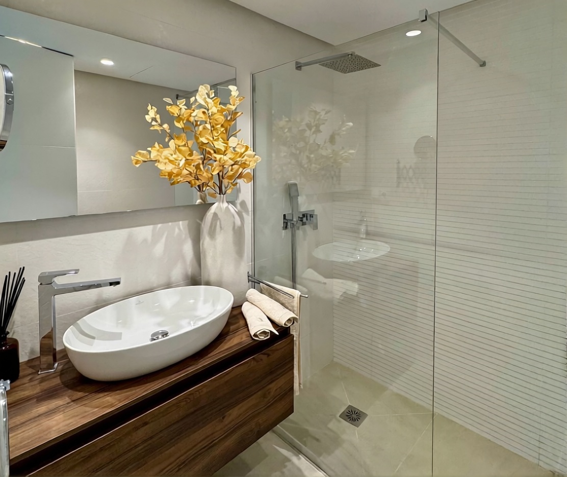 Beachfront flat in Estepona — Bathroom