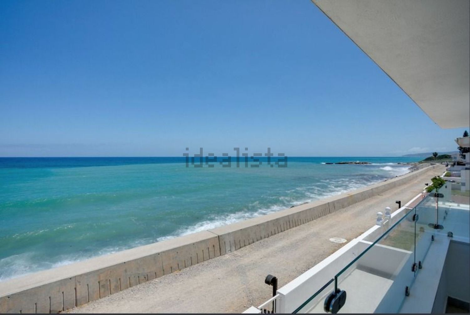 Chalet with direct beach access in Estepona