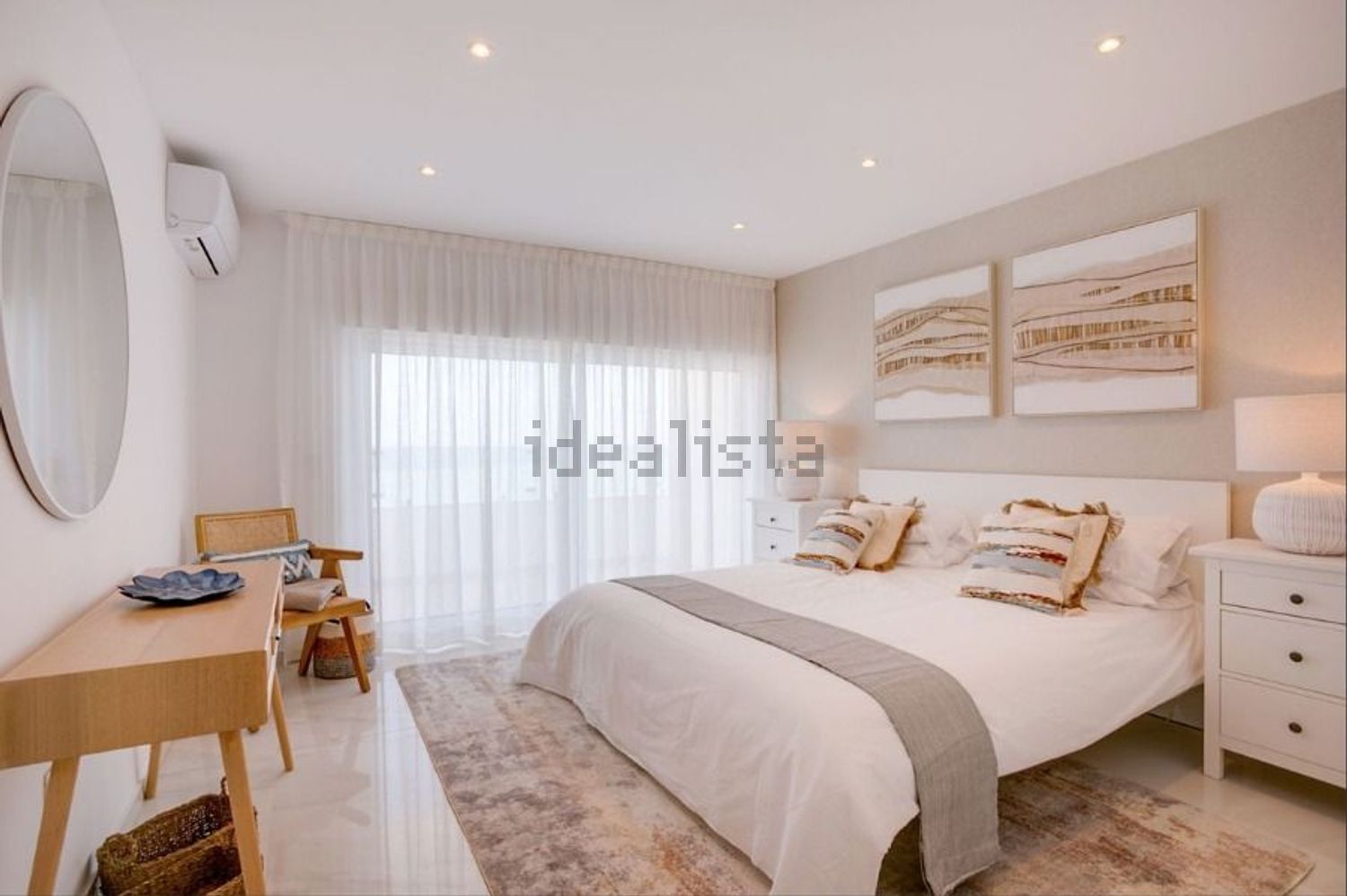 Chalet with direct beach access in Estepona — Bedroom
