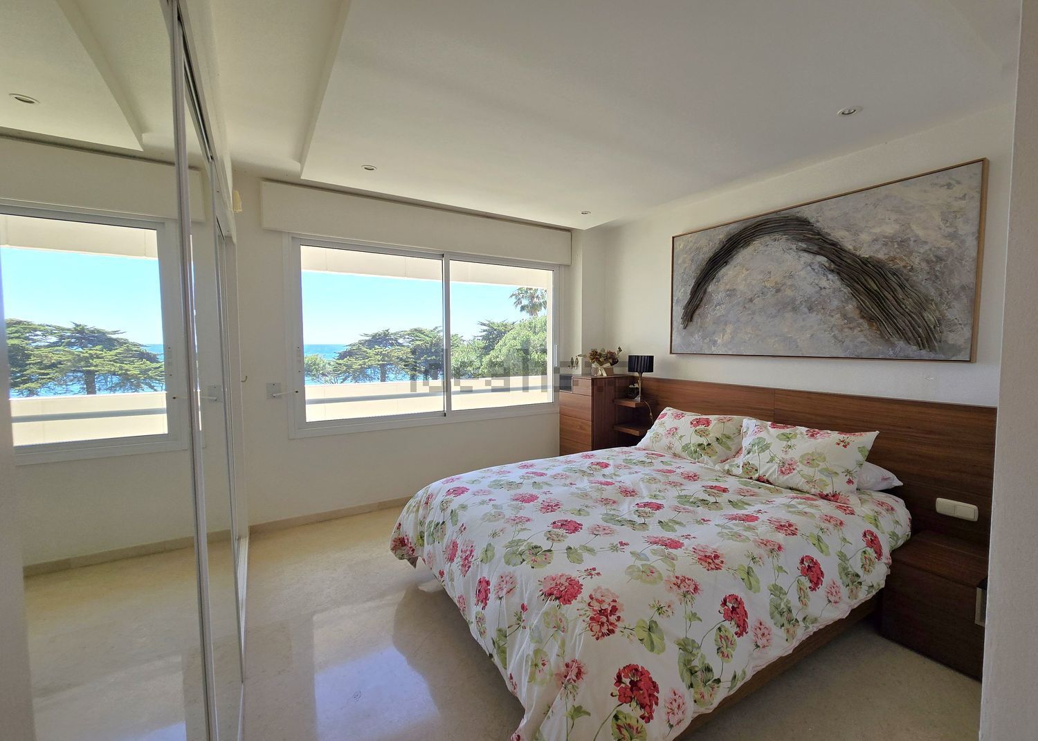 Beachfront flat in Estepona — Bedroom