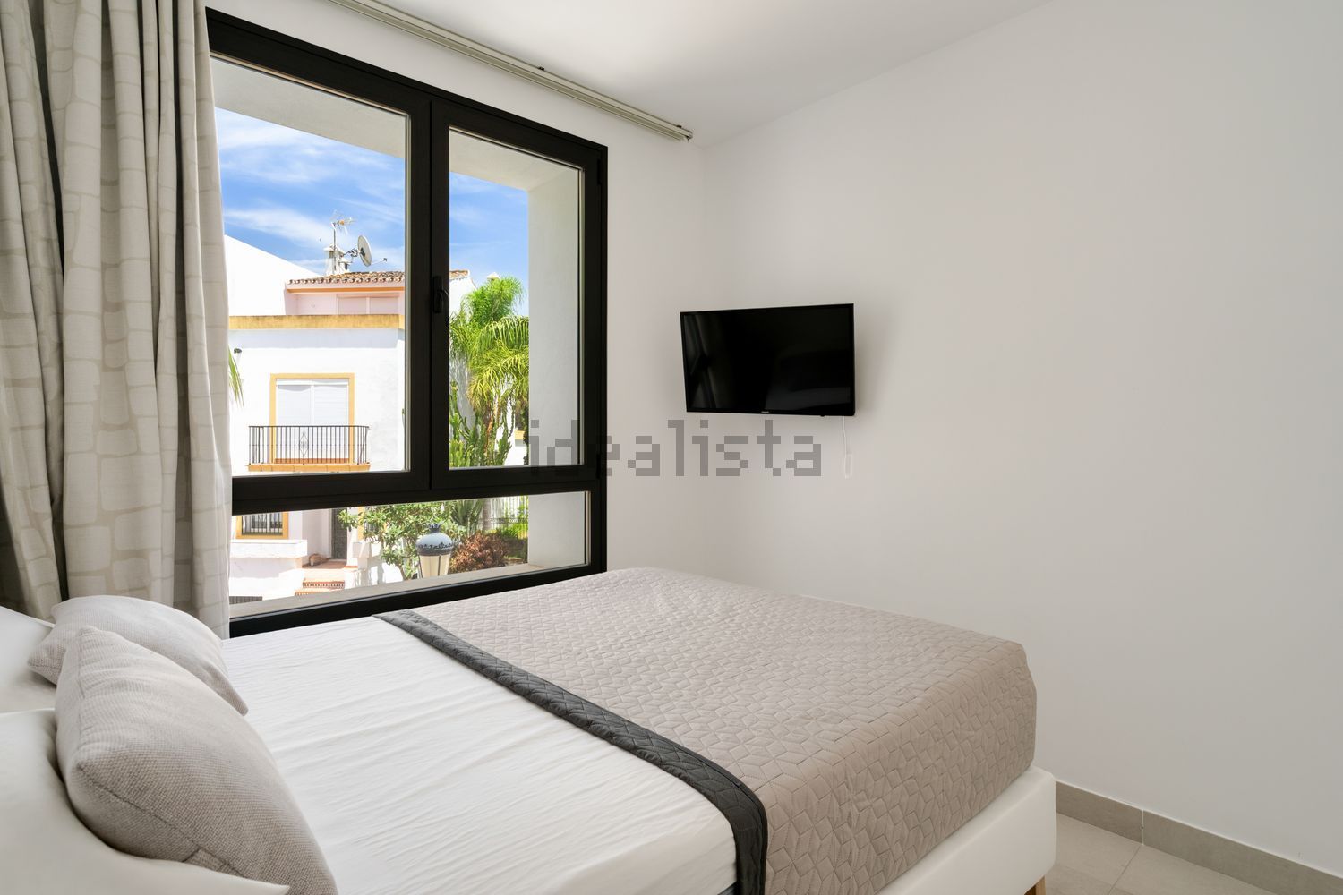 Chalet con acceso directo a playa en Estepona — Dormitorio