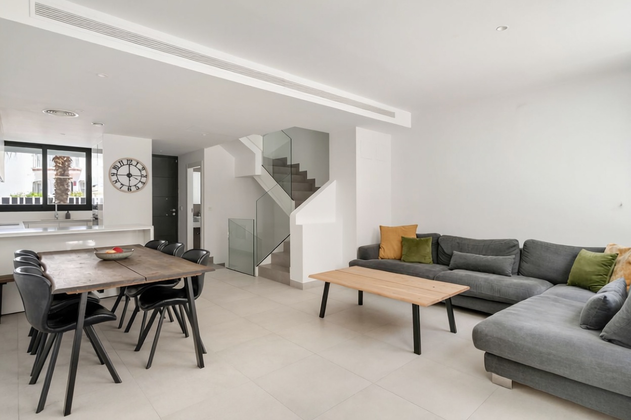 Chalet avec accès direct à la plage à Estepona — Séjour
