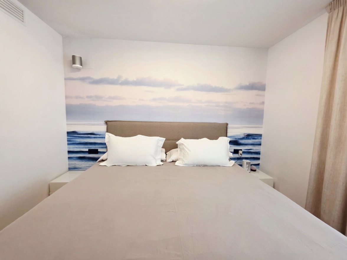 Beachfront flat in Estepona — Bedroom