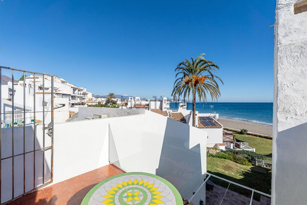 Chalet com acesso direto à praia em Estepona