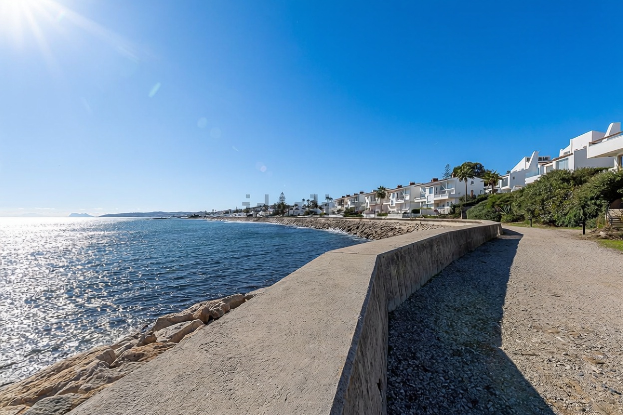 Chalet con acceso directo a playa en Estepona — Vista mar