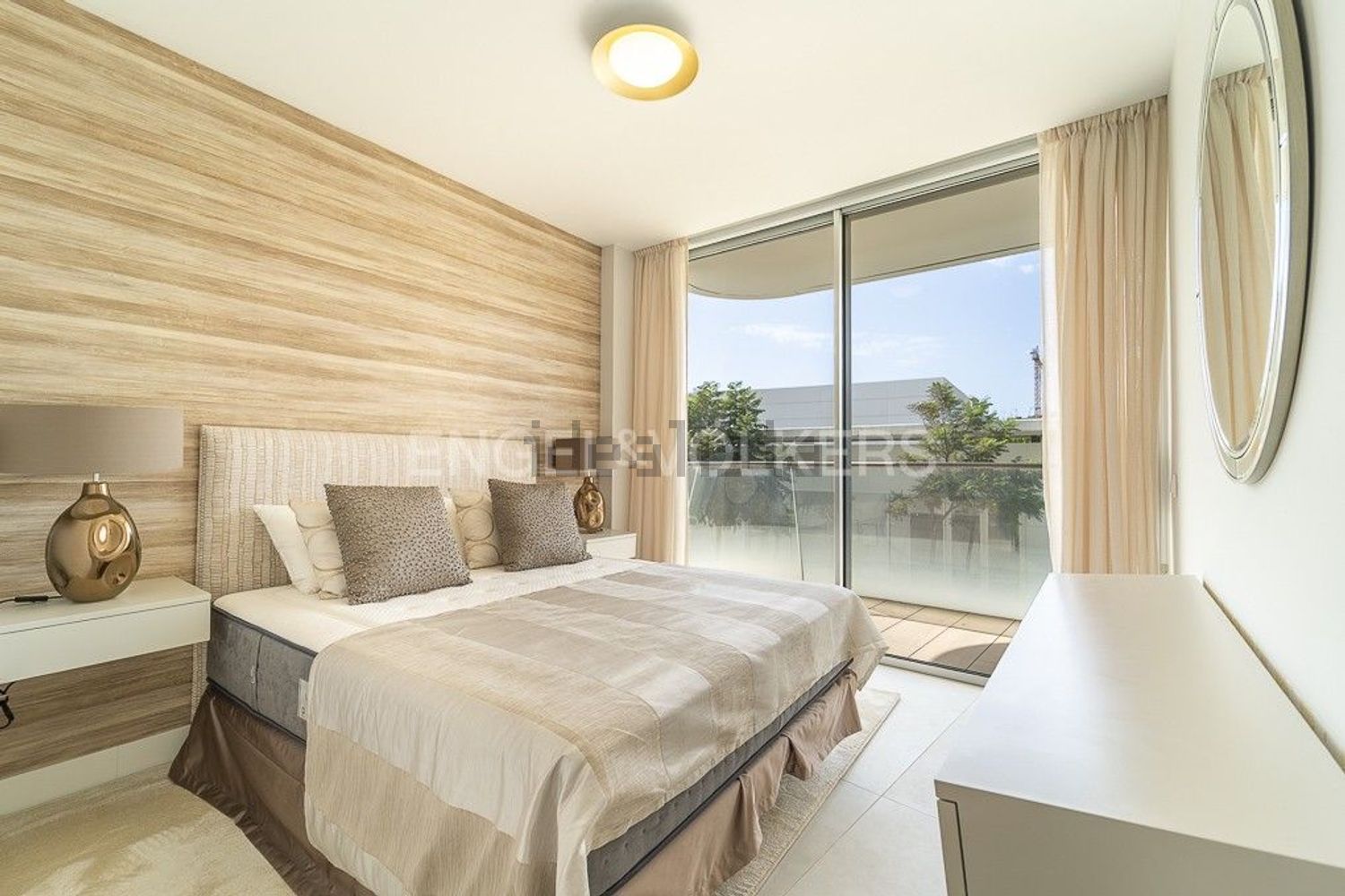 Beachfront flat in Estepona — Bedroom