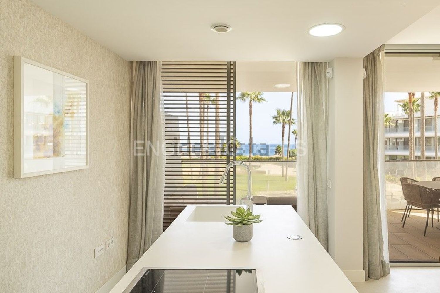 Beachfront flat in Estepona — Kitchen