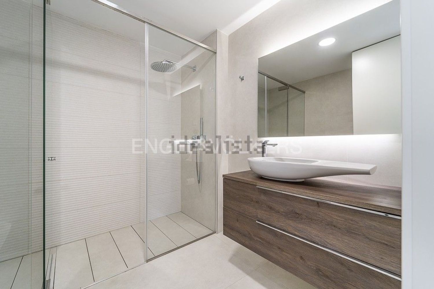 Beachfront flat in Estepona — Bathroom