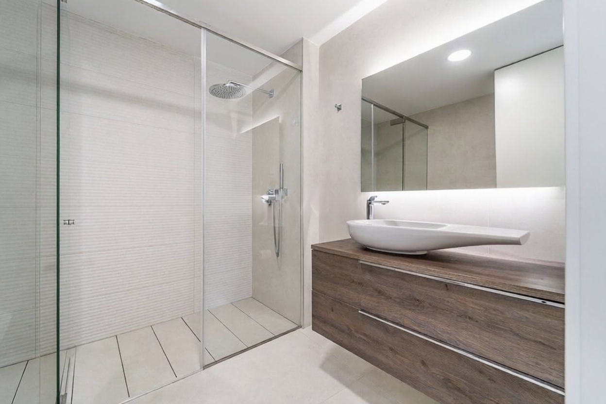 Beachfront flat in Estepona — Bathroom