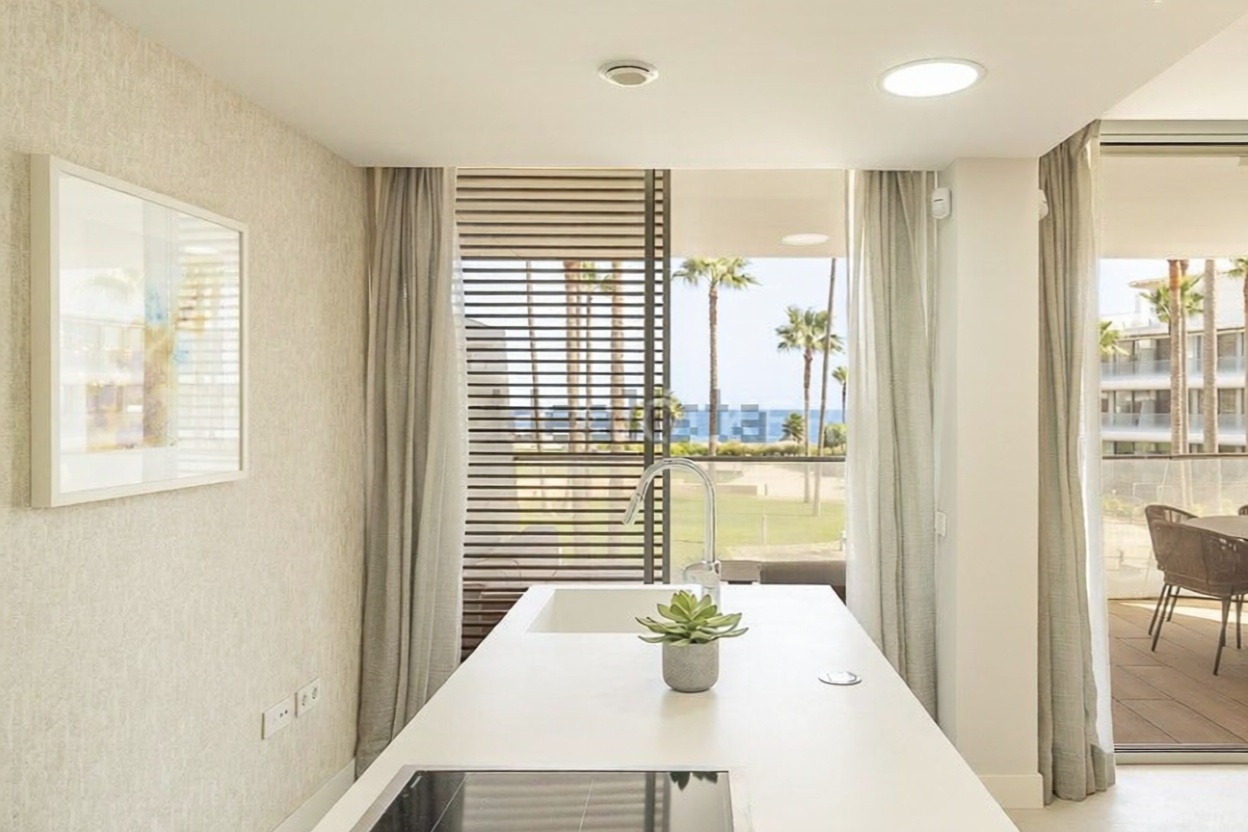 Beachfront flat in Estepona — Kitchen