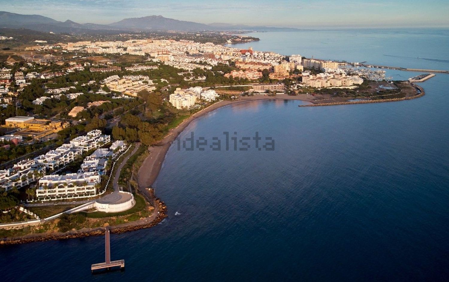 Beachfront flat in Estepona — Kitchen