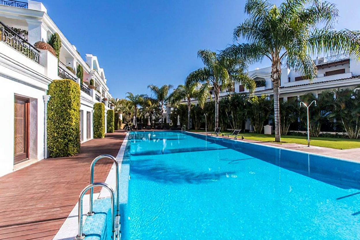 Beachfront flat in Estepona — Bedroom