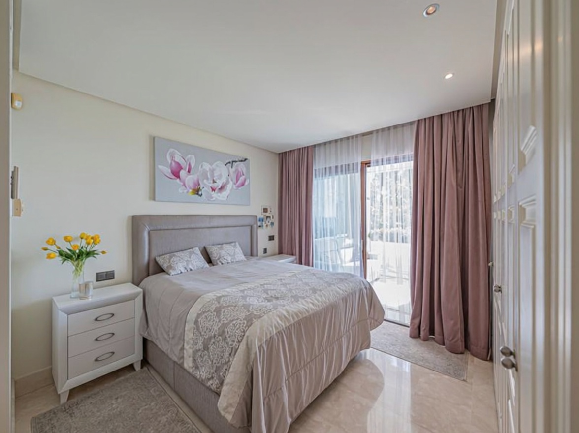 Beachfront flat in Estepona — Bedroom