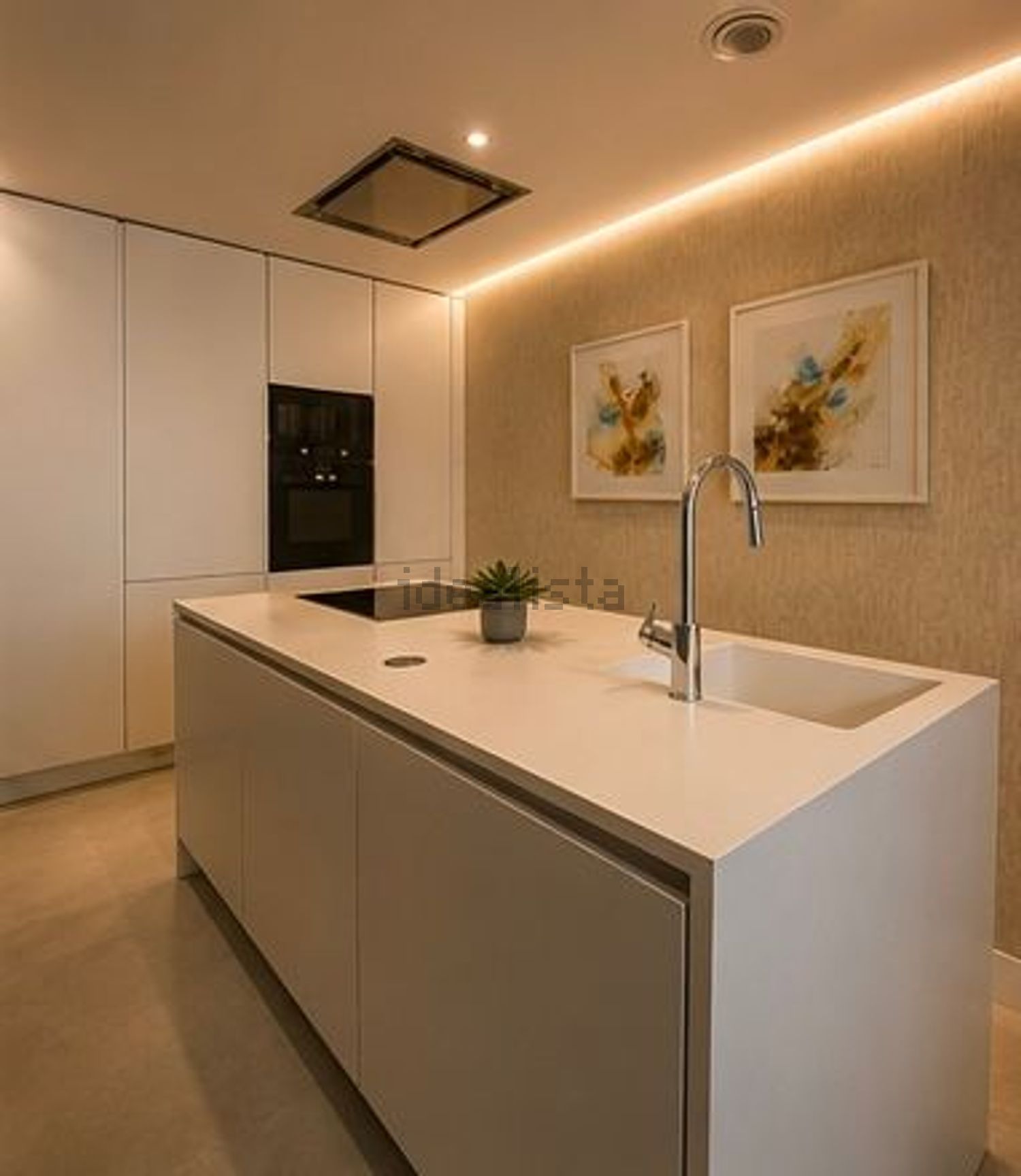 Appartement en première ligne de plage à Estepona — Cuisine