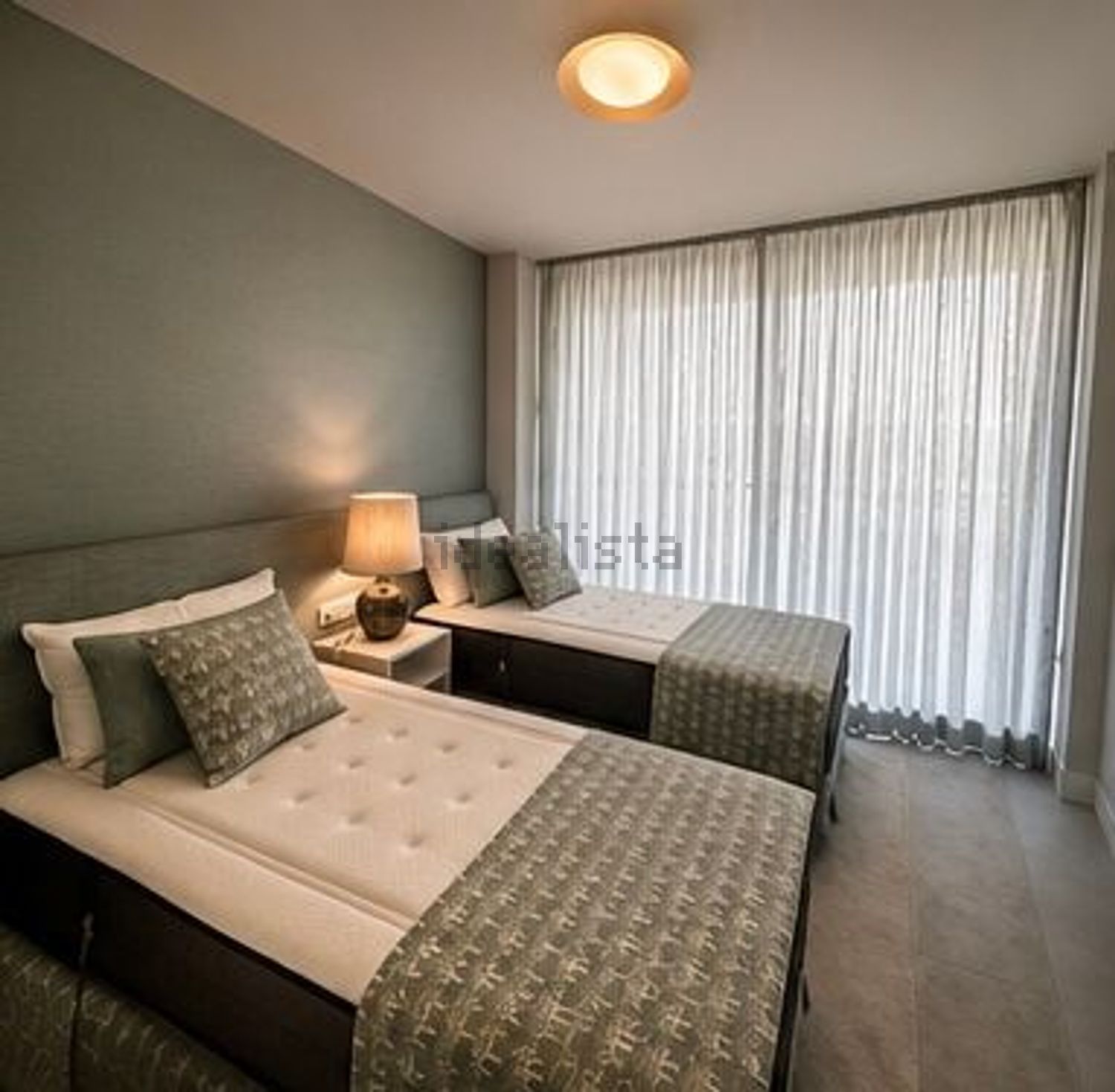 Appartement en première ligne de plage à Estepona — Chambre