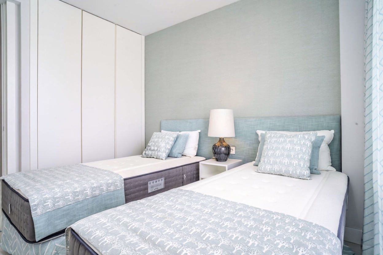 Beachfront flat in Estepona — Bedroom