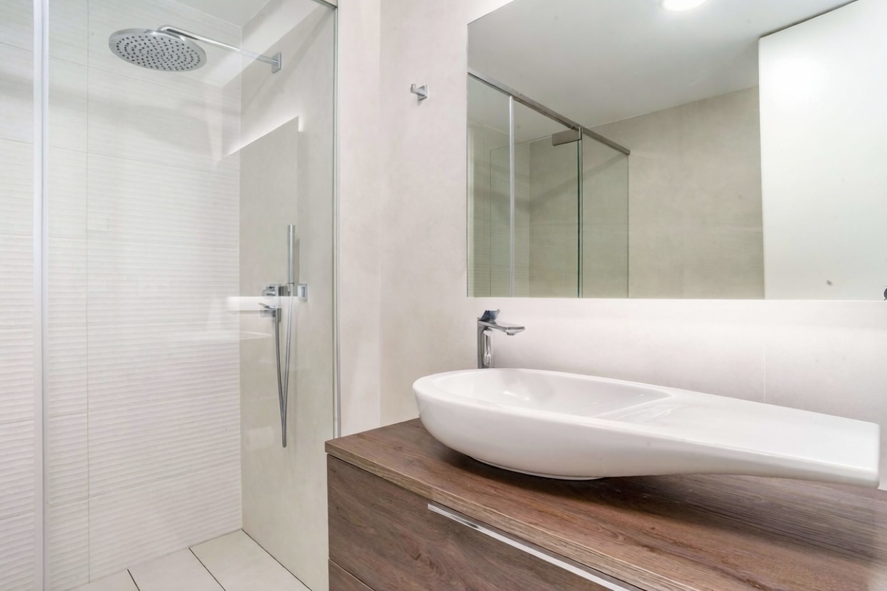 Beachfront flat in Estepona — Bathroom
