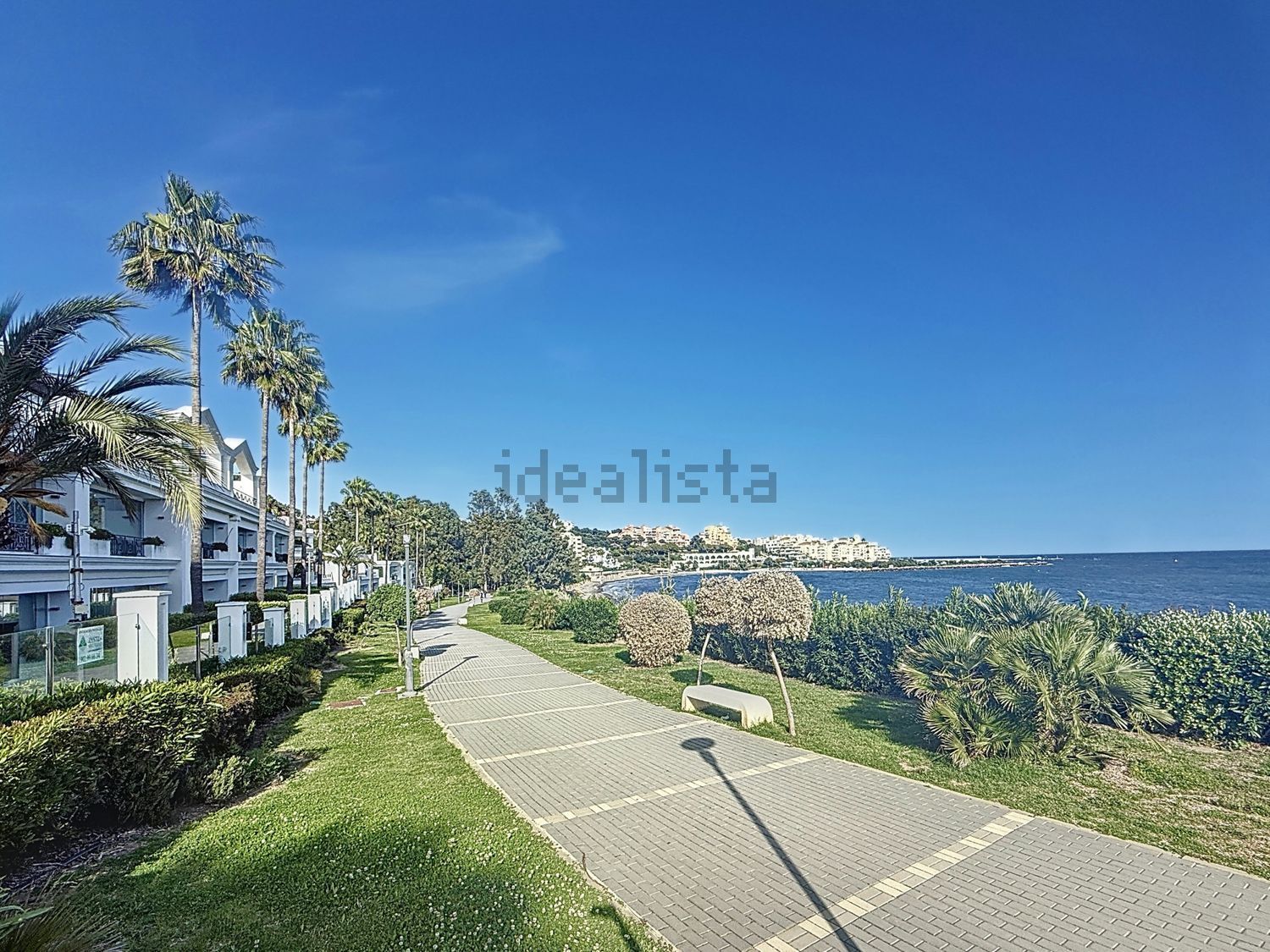 Apartamento em primeira linha de praia em Estepona — Vista mar