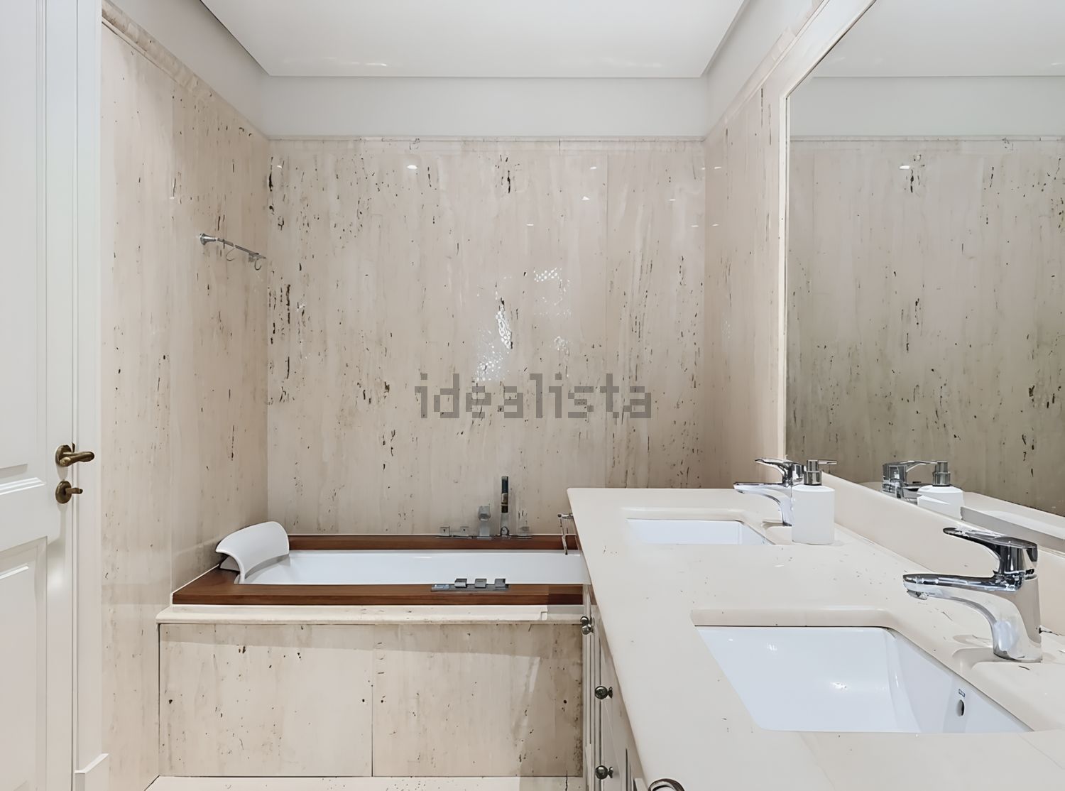 Apartamento em primeira linha de praia em Estepona — Casa banho